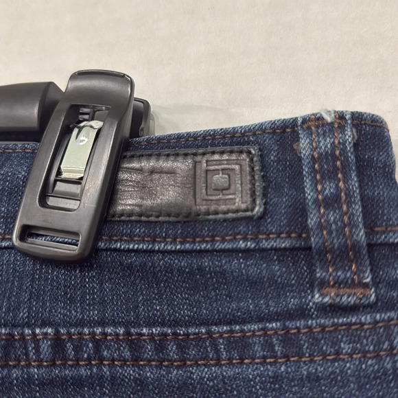 Liz Claiborne Dark Blue Wash Classic Fit Bootcut Jeans Size 12 Inseam 31.5 - Picture 9 of 9